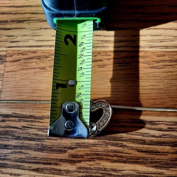 VINTAGE Crystal And Gold Heart Necklace  SWEET AND SPARKLY  - Picture 6 of 7